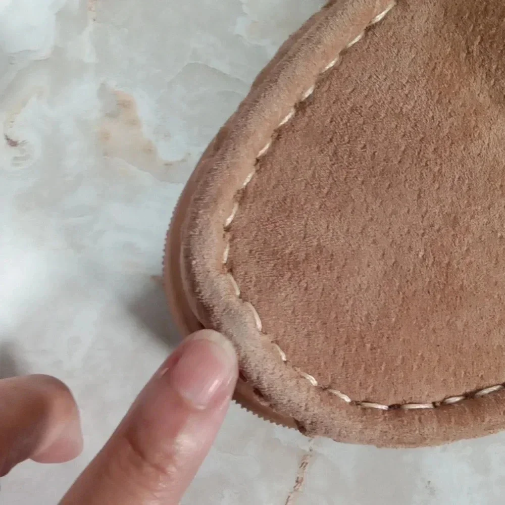 Lamo Harrison Men's slippers tan suede leather size 9 or women 9.5